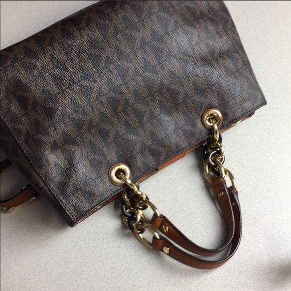 Authentic Michael Kors signature bag - Picture 2 of 6